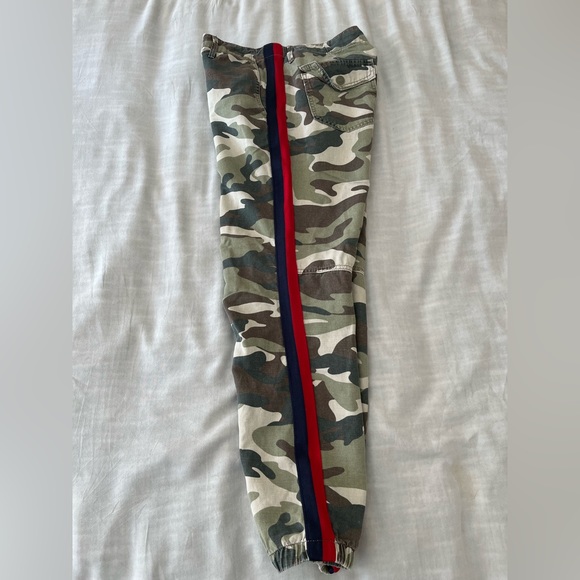 MOTHER No Zip Misfit Camo Pant in Size 27 - Picture 5 of 14